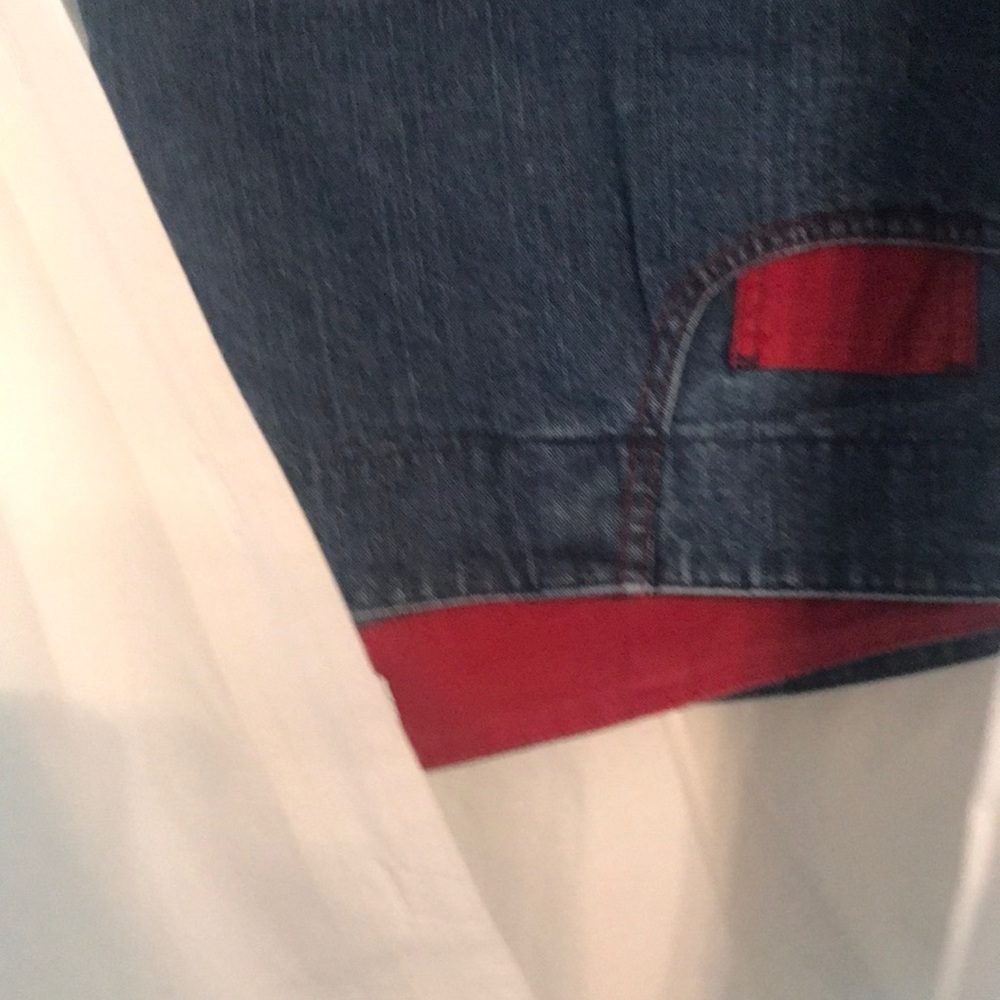 Tommy Hilfiger ladies capri jeans. These are SUPER CUTE !!! 💙❤️💙❤️